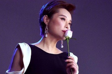 袁立晒了2张相片网友看了非常疼爱随即对她肃然起敬