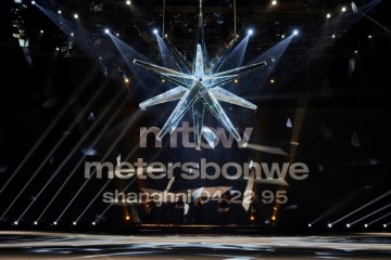 metersbonwe“锋芒新生”2022春夏系列发布大秀 不走寻常路,迸发#原生创造力#